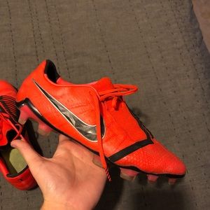 Soccer cleats